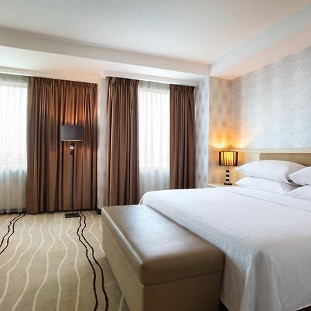Four Points By Sheraton Медан Екстериор снимка