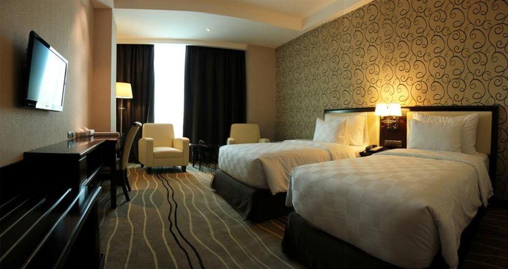 Four Points By Sheraton Медан Екстериор снимка