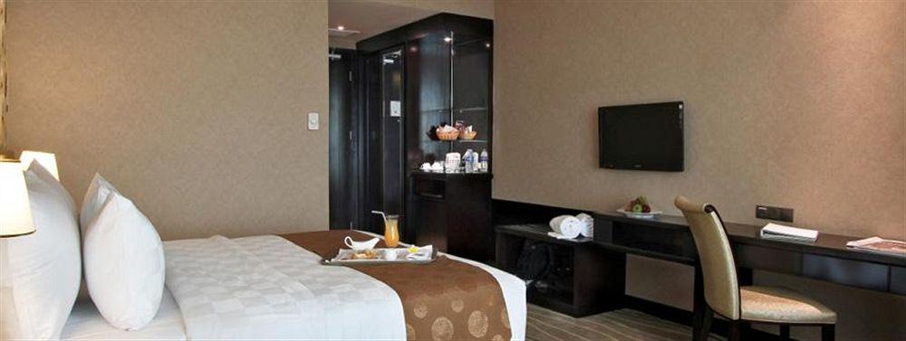 Four Points By Sheraton Медан Екстериор снимка