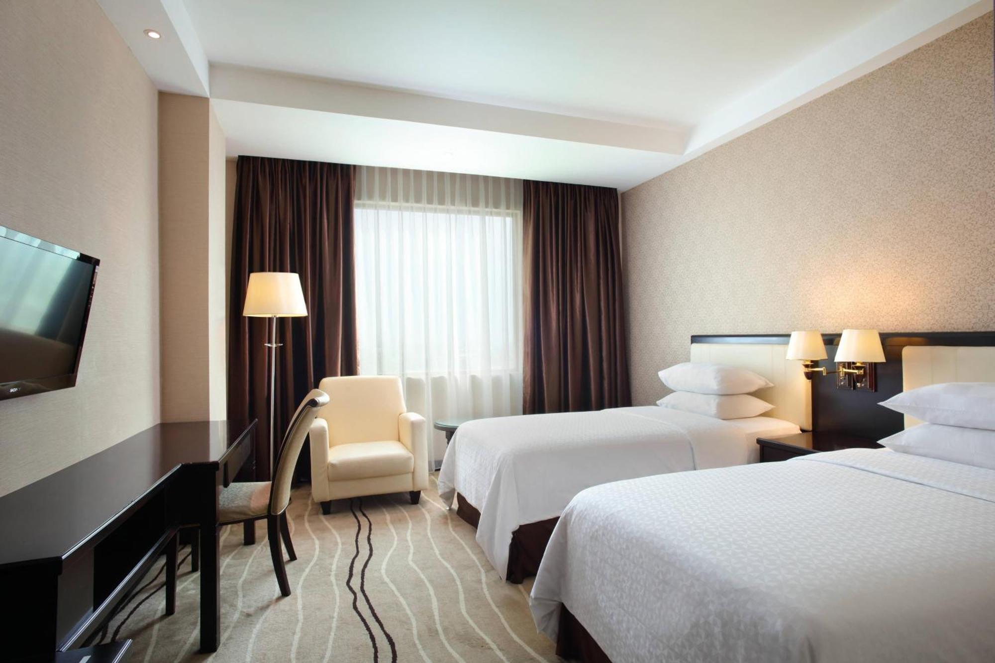 Four Points By Sheraton Медан Екстериор снимка