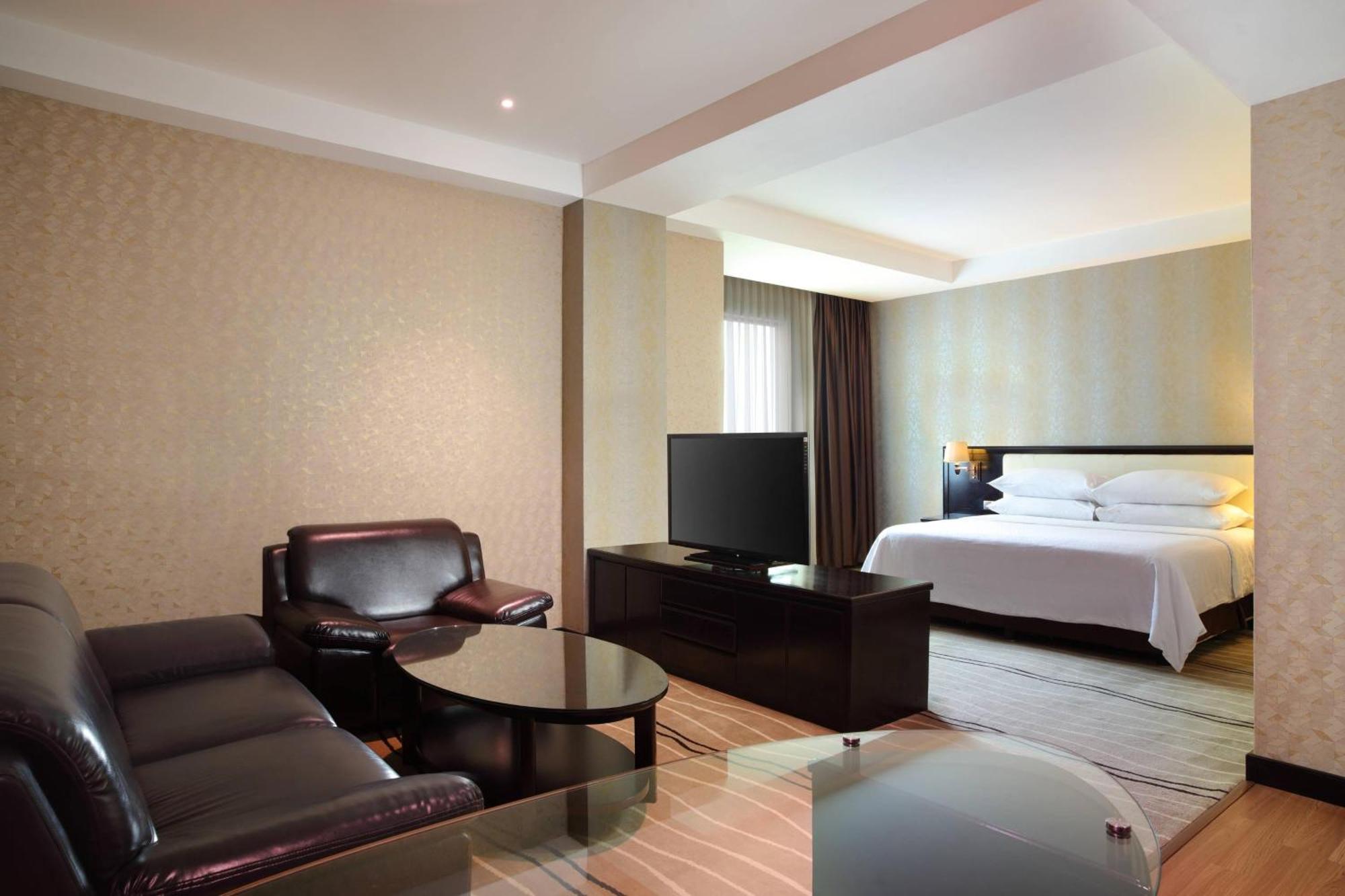 Four Points By Sheraton Медан Екстериор снимка