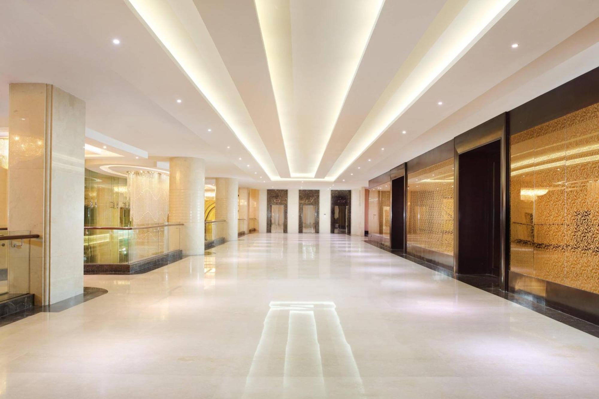 Four Points By Sheraton Медан Екстериор снимка