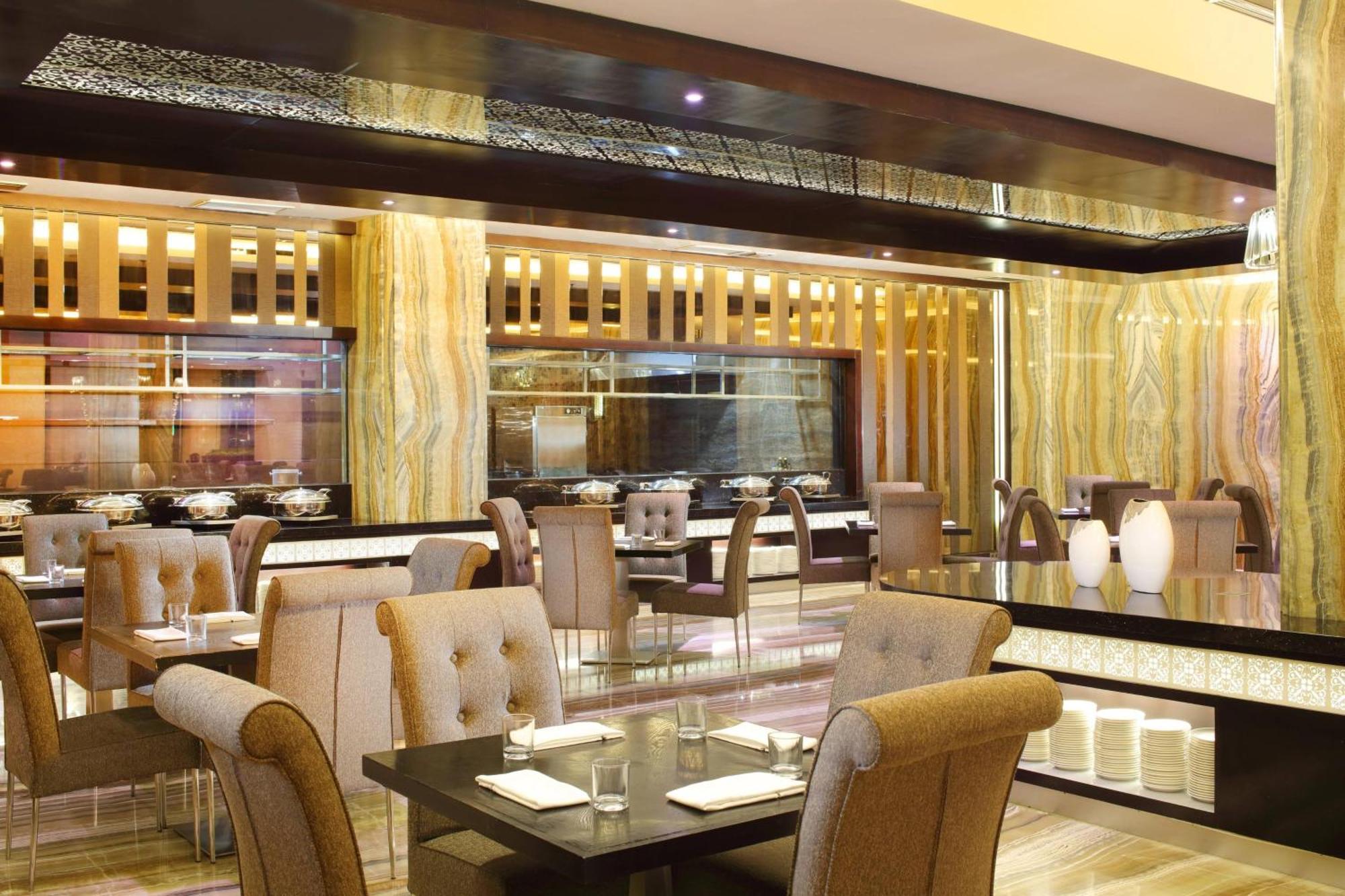 Four Points By Sheraton Медан Екстериор снимка