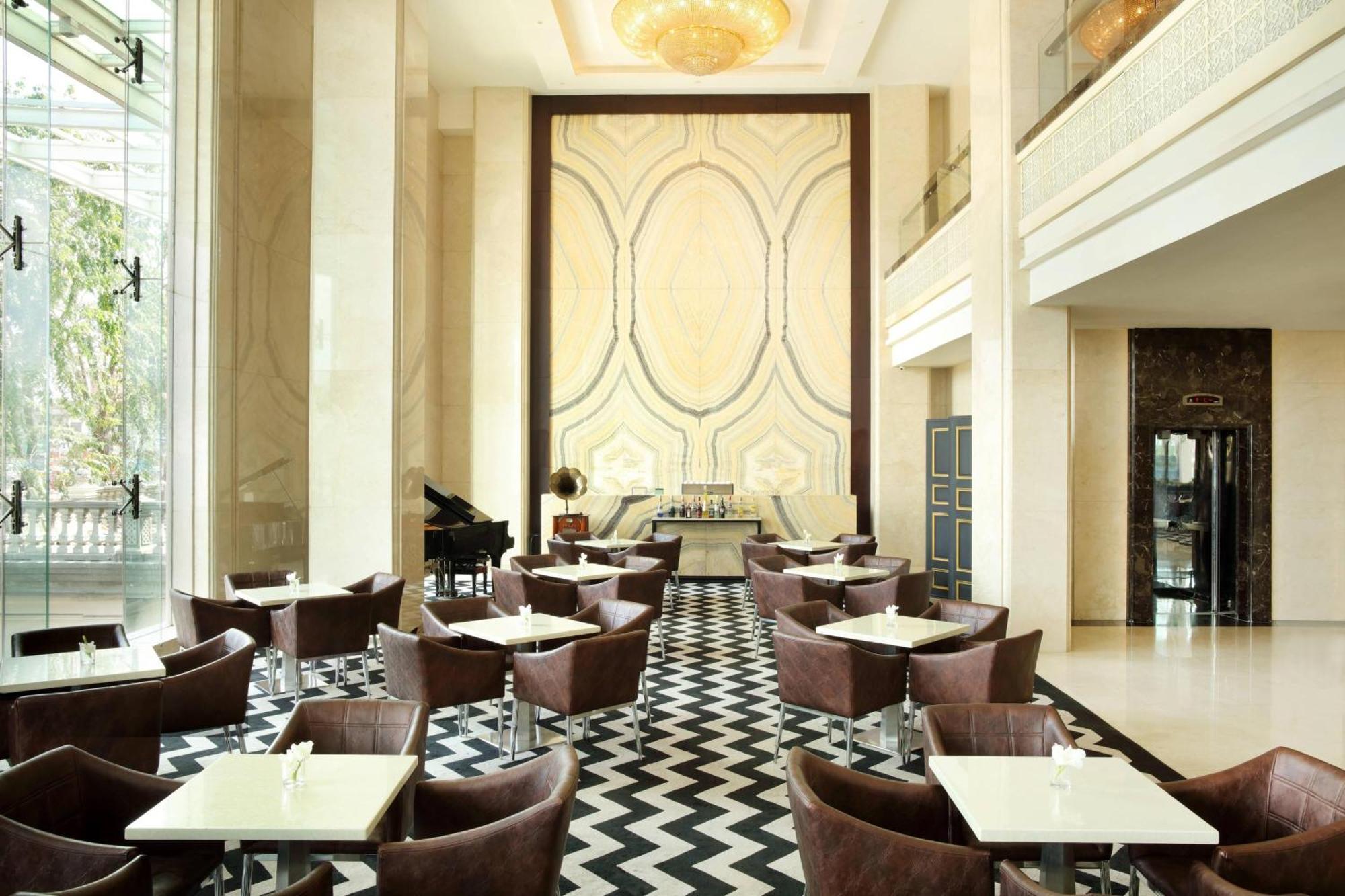 Four Points By Sheraton Медан Екстериор снимка
