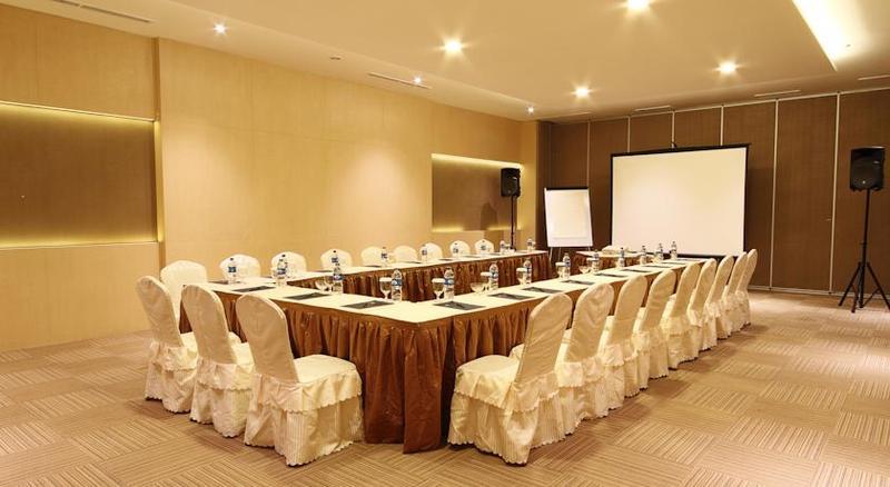 Four Points By Sheraton Медан Екстериор снимка