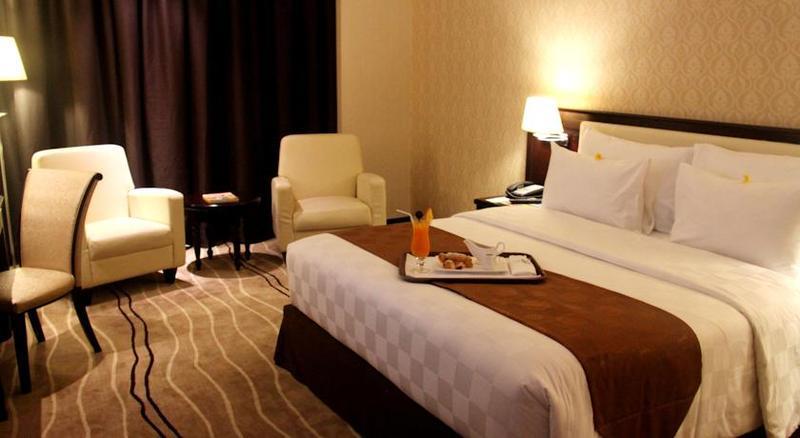 Four Points By Sheraton Медан Екстериор снимка